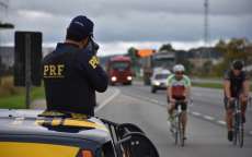 PRF flagra 7.800 carros acima da velocidade m&aacute;xima durante feriado no Paran&aacute;