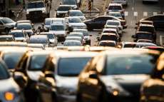 Maioria dos brasileiros quer menos espa&ccedil;o para carro particular nas ruas