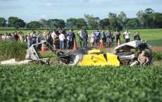 Em Londrina, avi&atilde;o cai em cima de carro, matando cinco pessoas