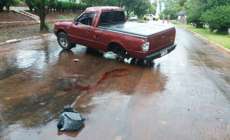 Mulher morre ap&oacute;s capotar caminhonete