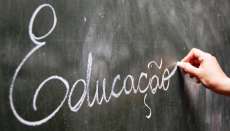 Foz do Jord&atilde;o - Prefeitura doa uniformes para alunos da Rede Municipal