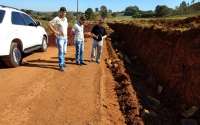 Nova Laranjeiras - Prefeito Lineu e controlador interno visitam obras na manhã desta quarta dia 12