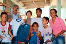 Palmital - Prefeitura entrega kit de uniforme escolar aos alunos da rede municipal e dos CMEIs