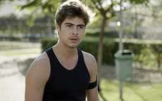 'Rock Story': L&eacute;o descobre arma&ccedil;&atilde;o de Manu para separ&aacute;-lo de Stefany