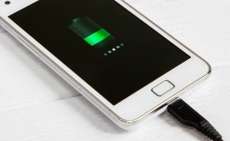 Cientistas criam bateria de celular que carrega em segundos e dura v&aacute;rios dias
