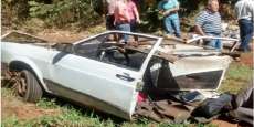 Carro parte ao meio em acidente no Paran&aacute;