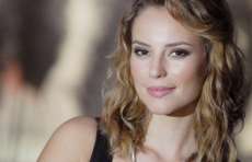 Com fio dental, atriz Paolla Oliveira faz sucesso nas redes sociais