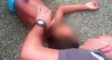 Policial deita no ch&atilde;o para acalmar menino atropelado; veja v&iacute;deo