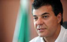 Richa anuncia tarifa de &aacute;gua a R$ 1,00 e parcelamento da energia