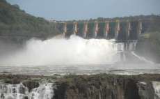 Rio Bonito - Comportas da Usina de Salto Santiago foram abertas fazendo um lindo espet&aacute;culo