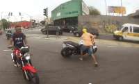 Vídeo flagra assalto e criminoso sendo baleado. Assista a ação de um policial
