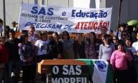 Pinh&atilde;o - Professores e funcion&aacute;rios estaduais fazem o simbolicamente o funeral do SAS