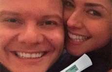 Michel Tel&oacute; e Thais Fersoza anunciam gravidez