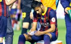 Neymar sofre les&atilde;o no p&eacute; e pode ficar fora do resto da temporada do Bar&ccedil;a