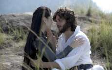 'Novo Mundo': Anna e Joaquim se beijam!