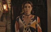 'Sol Nascente': Alice e Mario procuram Chica para desabafar e se encontram