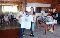 Espig&atilde;o Alto - CRAS desenvolve projeto para Melhor Idade e entrega uniforme para os participantes