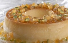 Pudim de cocada com frutas cristalizadas &eacute; delicioso!