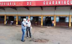 Guarania&ccedil;u - Popula&ccedil;&atilde;o reclama e prefeito vistoria pavimenta&ccedil;&atilde;o asf&aacute;ltica h&aacute; pouco tempo recuperada