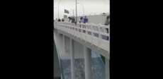 V&iacute;deo mostra homem se jogando na Ponte da Amizade. Asssista!