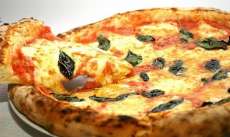 Aprenda a fazer uma deliciosa Pizza com borda, massa crocante e recheio delicioso