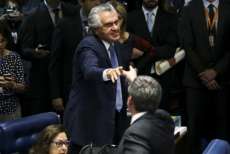 Confus&atilde;o faz Lewandowski suspender sess&atilde;o do impeachment