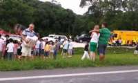 BR 277 - Carga de caminhão é saqueada em rodovia no interior do Paraná