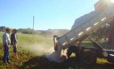 Porto Barreiro - Secretaria de Agricultura entrega calc&aacute;rio e realiza inscri&ccedil;&otilde;es para abertura de valas para silagem