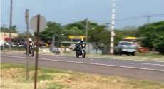 Motoqueiros s&atilde;o flagrados fazendo racha na BR-277. Veja