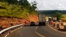 Rodovia PR-542 &eacute; interditada ap&oacute;s surgimento de cratera na estrada