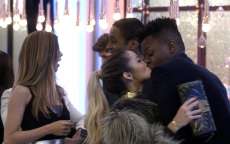 'Pega Pega': Sandra Helena beija Dom na frente de Agnaldo