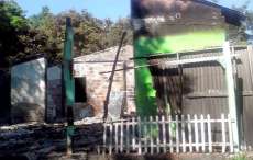 Rio Bonito - casa &eacute; destru&iacute;da pelo fogo no Alagado