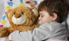 Quantas horas por noite uma crian&ccedil;a precisa dormir?