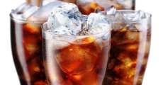 Bebidas com a&ccedil;&uacute;car favorecem ac&uacute;mulo de gordura na barriga, diz estudo