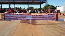 MST invade quatro pra&ccedil;as de ped&aacute;gio e abre cancelas no interior do Paran&aacute;