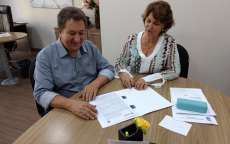Nova Laranjeiras - Prefeito assina autoriza&ccedil;&atilde;o para licitar m&atilde;o de obra para implanta&ccedil;&atilde;o de sistema de abastecimento de &aacute;gua