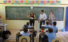 Nova Laranjeiras - Secretaria de educa&ccedil;&atilde;o est&aacute; fazendo a entrega de kits escolares
