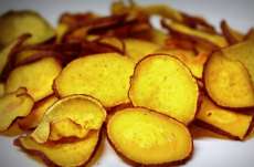 Saiba como fazer chips de batata doce no forno e no micro-ondas