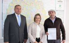 Pinh&atilde;o - Dirceu de Oliveira recebe 1200 cobertores da Provopar