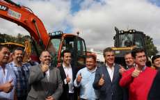 Pinh&atilde;o - Secret&aacute;rios Den&iacute;lson e Darci participam da cerim&ocirc;nia de entrega da Patrulha Rural para o Consorcio Vale do Rio Jord&atilde;o