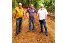 Guarania&ccedil;u - Prefeito acompanha servi&ccedil;os de adequa&ccedil;&atilde;o da estrada de acesso ao Santa Luzia