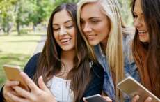 Gera&ccedil;&atilde;o mais jovem do atual mercado de trabalho gasta muito com celulares