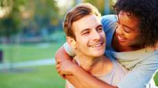Confira 7 sinais ineg&aacute;veis de que voc&ecirc;s est&atilde;o em um relacionamento s&eacute;rio