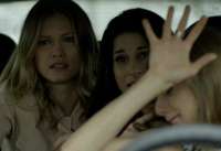 'Haja Cora&ccedil;&atilde;o': Carmela, J&eacute;ssica e Vit&oacute;ria sofrem grave acidente de carro