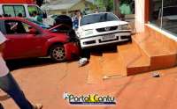 Guaraniaçu - Colisão violenta entre veículos acontece no centro da cidade