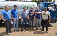 Pinh&atilde;o - Prefeito entrega caminh&atilde;o de coleta seletiva