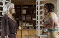 'A Lei do Amor': M&aacute;g oferece grana preta para Beth sumir do mapa