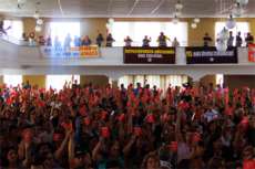 Ap&oacute;s manifesta&ccedil;&otilde;es, professores estaduais amea&ccedil;am greve para in&iacute;cio do per&iacute;odo letivo