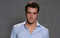 Imp&eacute;rio - Enrico ganha bolo com travesti e deixa Maria Clara esperando no altar