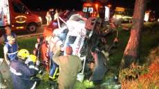 Pai e filha morrem em acidente com ambul&acirc;ncia em Cascavel